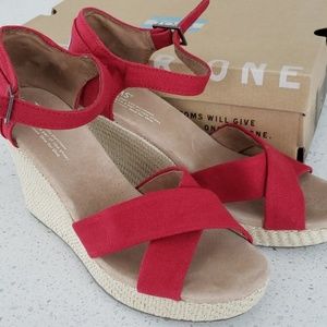 Tom's woven sandal wedge